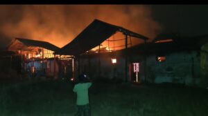 *সারদায় বন্ধ হয়ে থাকা রাইস মিলে ভয়াবহ অগ্নিকাণ্ড, কালো ধোঁয়ায় ঢাকলো পুরো এলাকা