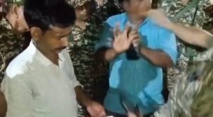 *সবং এ দাবাং কেন্দ্রীয় বাহিনী! বিজেপির প্রচারে বাধা দেওয়ার ভিডিও দেখিয়ে সপাটে চড় তৃণমূল নেতাকে*