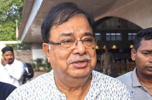 রাতে ডাল রুটি খেয়ে মেঝেতেই রাত কাটালেন উদয়ন