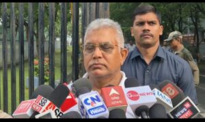 *দিলীপ ঘোষ*   ৪০ খাদ্য প্রতিষ্ঠানের লাইসেন্স সাসপেন্ড। আমরা কি এতদিন কুখাদ্য খাচ্ছিলাম?