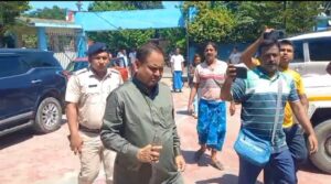 হাজিরা দিতে বহরমপুর থানায় এলেন এ জে ইউ পি চেয়ারম্যান তথা নওদার বিধায়ক হুমায়ুন কবীর